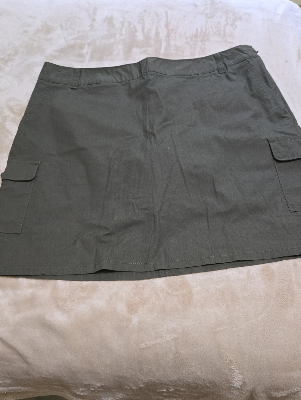 Dockers Olive Cargo Skort with Flap Pockets